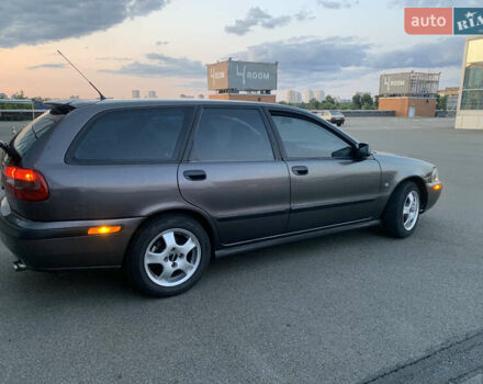 Серый Вольво В40, объемом двигателя 1.8 л и пробегом 260 тыс. км за 4999 $, фото 4 на Automoto.ua