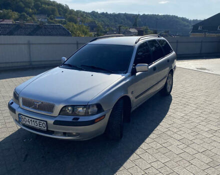 Серый Вольво В40, объемом двигателя 1.8 л и пробегом 330 тыс. км за 3900 $, фото 1 на Automoto.ua