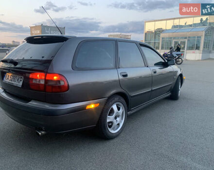 Серый Вольво В40, объемом двигателя 1.8 л и пробегом 260 тыс. км за 4999 $, фото 5 на Automoto.ua