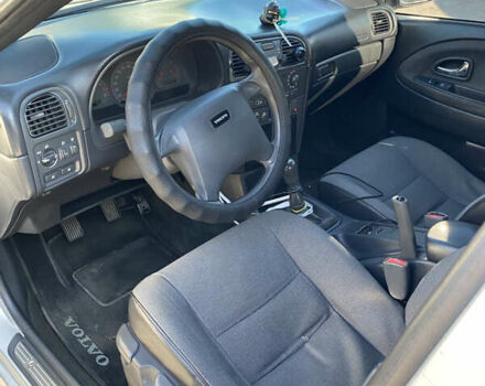 Серый Вольво В40, объемом двигателя 1.8 л и пробегом 330 тыс. км за 3900 $, фото 4 на Automoto.ua