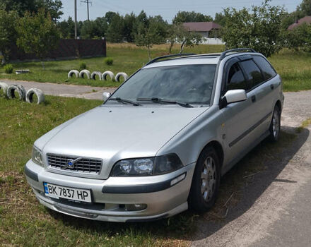 Сірий Вольво V40, об'ємом двигуна 1.9 л та пробігом 360 тис. км за 5500 $, фото 1 на Automoto.ua