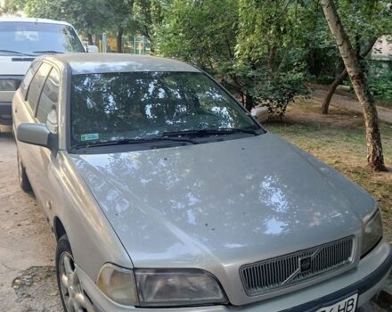 Сірий Вольво V40, об'ємом двигуна 1.73 л та пробігом 400 тис. км за 2000 $, фото 1 на Automoto.ua