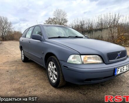 Серый Вольво В40, объемом двигателя 1.9 л и пробегом 310 тыс. км за 2299 $, фото 1 на Automoto.ua