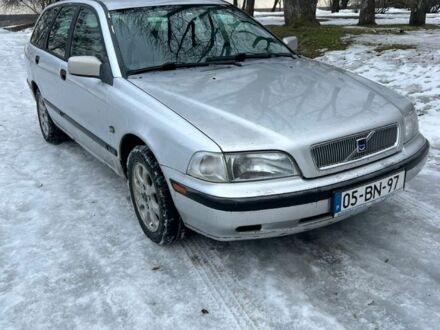 Серый Вольво В40, объемом двигателя 1.9 л и пробегом 339 тыс. км за 2200 $, фото 1 на Automoto.ua