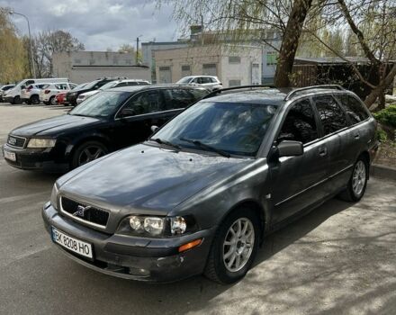Серый Вольво В40, объемом двигателя 1.8 л и пробегом 490 тыс. км за 2600 $, фото 1 на Automoto.ua