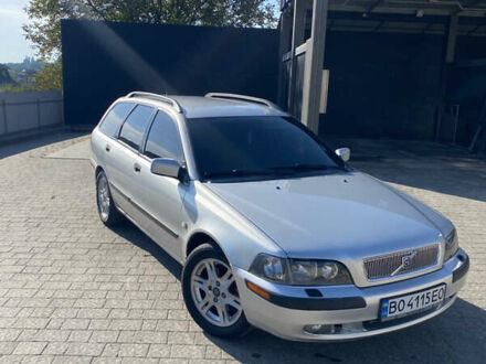 Серый Вольво В40, объемом двигателя 1.8 л и пробегом 330 тыс. км за 3900 $, фото 1 на Automoto.ua