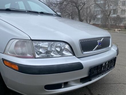 Серый Вольво В40, объемом двигателя 1.9 л и пробегом 300 тыс. км за 2300 $, фото 1 на Automoto.ua