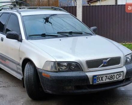 Серый Вольво В40, объемом двигателя 1.9 л и пробегом 430 тыс. км за 2998 $, фото 1 на Automoto.ua