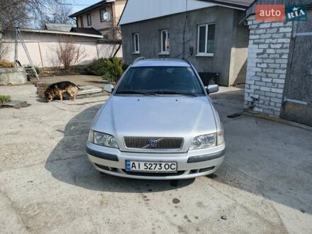 Вольво V40 2002 у Житомирі на Automoto.ua Сірий Вольво V40, об'ємом двигуна 1.9 л та пробігом 306 тис. км за 4500 $, фото 1 на Automoto.ua