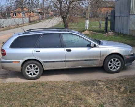 Серый Вольво В40, объемом двигателя 1.9 л и пробегом 315 тыс. км за 3600 $, фото 1 на Automoto.ua