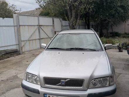 Вольво В40 2002 в Житомире на Automoto.ua Серый Вольво В40, объемом двигателя 1.9 л и пробегом 310 тыс. км за 3900 $, фото 1 на Automoto.ua