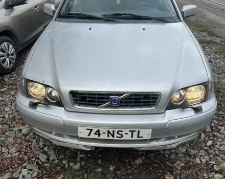 Серый Вольво В40, объемом двигателя 1.8 л и пробегом 200 тыс. км за 1350 $, фото 1 на Automoto.ua