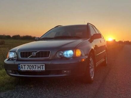 Вольво V40 2004 у Калуше на Automoto.ua Сірий Вольво V40, об'ємом двигуна 1.95 л та пробігом 418 тис. км за 4800 $, фото 1 на Automoto.ua