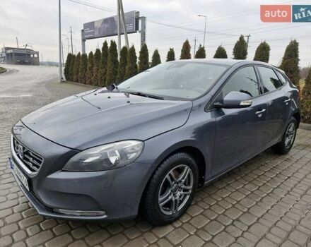 Сірий Вольво V40, об'ємом двигуна 1.56 л та пробігом 211 тис. км за 10000 $, фото 1 на Automoto.ua