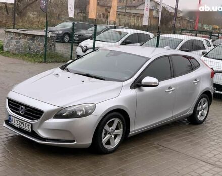 Серый Вольво В40, объемом двигателя 1.6 л и пробегом 272 тыс. км за 10000 $, фото 1 на Automoto.ua
