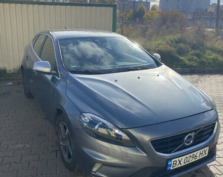 Сірий Вольво V40, об'ємом двигуна 1.97 л та пробігом 230 тис. км за 15000 $, фото 1 на Automoto.ua