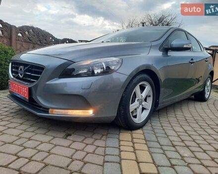 Серый Вольво В40, объемом двигателя 2 л и пробегом 200 тыс. км за 12499 $, фото 1 на Automoto.ua