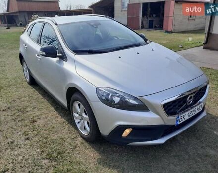 Сірий Вольво V40, об'ємом двигуна 1.56 л та пробігом 223 тис. км за 13500 $, фото 1 на Automoto.ua