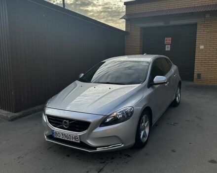 Серый Вольво В40, объемом двигателя 1.6 л и пробегом 195 тыс. км за 11000 $, фото 1 на Automoto.ua