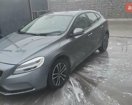 Серый Вольво В40, объемом двигателя 2 л и пробегом 122 тыс. км за 12400 $, фото 1 на Automoto.ua