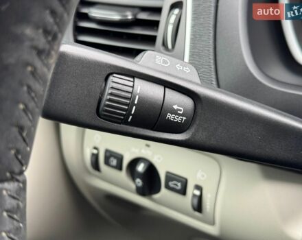 Синій Вольво V40, об'ємом двигуна 1.6 л та пробігом 205 тис. км за 9999 $, фото 44 на Automoto.ua