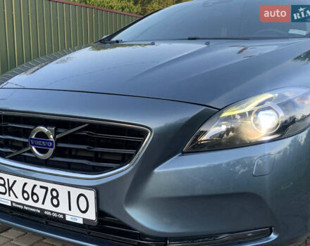 Синий Вольво В40, объемом двигателя 1.6 л и пробегом 240 тыс. км за 10200 $, фото 1 на Automoto.ua