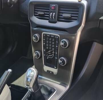 Синій Вольво V40, об'ємом двигуна 1.56 л та пробігом 310 тис. км за 11800 $, фото 28 на Automoto.ua