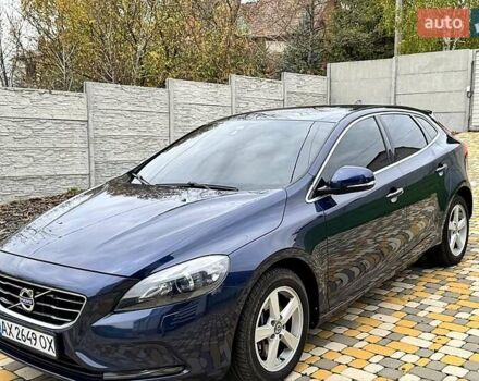 Синий Вольво В40, объемом двигателя 2 л и пробегом 273 тыс. км за 13500 $, фото 1 на Automoto.ua