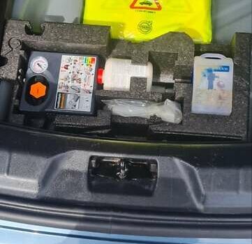 Синій Вольво V40, об'ємом двигуна 1.56 л та пробігом 310 тис. км за 11800 $, фото 36 на Automoto.ua