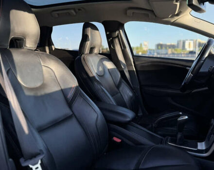 Синий Вольво В40, объемом двигателя 1.97 л и пробегом 210 тыс. км за 12300 $, фото 12 на Automoto.ua