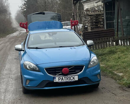 Синий Вольво В40, объемом двигателя 1.9 л и пробегом 273 тыс. км за 11100 $, фото 2 на Automoto.ua