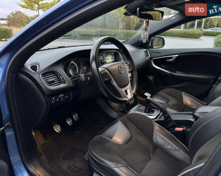 Синий Вольво В40, объемом двигателя 1.97 л и пробегом 194 тыс. км за 13799 $, фото 35 на Automoto.ua