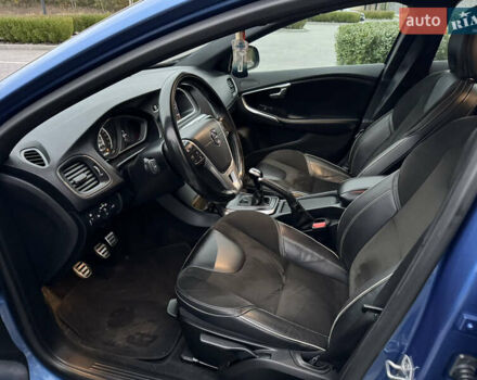 Синий Вольво В40, объемом двигателя 1.97 л и пробегом 194 тыс. км за 13799 $, фото 33 на Automoto.ua