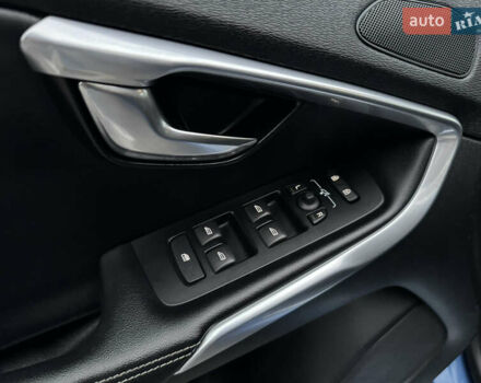 Синий Вольво В40, объемом двигателя 1.97 л и пробегом 194 тыс. км за 13799 $, фото 36 на Automoto.ua