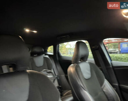 Синий Вольво В40, объемом двигателя 1.97 л и пробегом 194 тыс. км за 13799 $, фото 56 на Automoto.ua