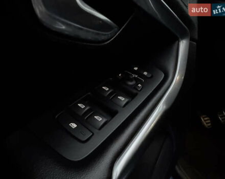 Синий Вольво В40, объемом двигателя 1.97 л и пробегом 194 тыс. км за 13799 $, фото 62 на Automoto.ua