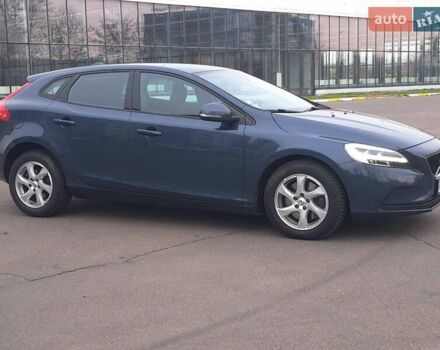 Синий Вольво В40, объемом двигателя 1.97 л и пробегом 229 тыс. км за 13500 $, фото 5 на Automoto.ua