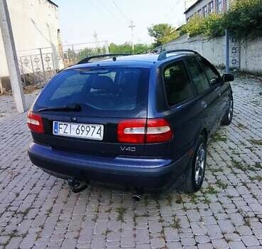 Синий Вольво В40, объемом двигателя 1.8 л и пробегом 370 тыс. км за 1250 $, фото 3 на Automoto.ua