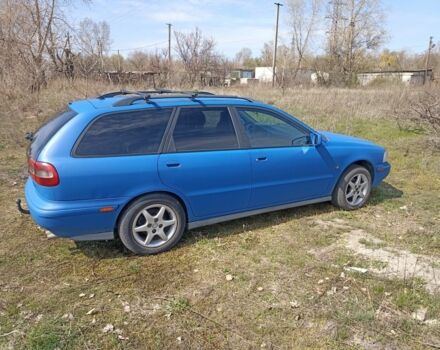 Синий Вольво В40, объемом двигателя 1.9 л и пробегом 303 тыс. км за 1900 $, фото 4 на Automoto.ua