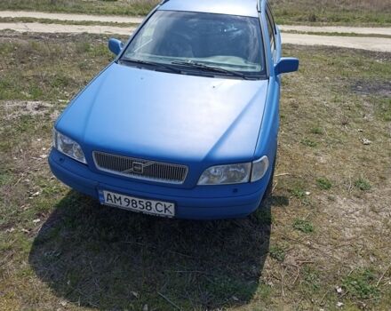 Синий Вольво В40, объемом двигателя 1.9 л и пробегом 303 тыс. км за 1900 $, фото 6 на Automoto.ua