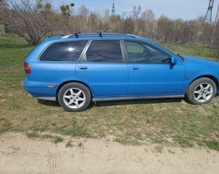 Синий Вольво В40, объемом двигателя 1.9 л и пробегом 303 тыс. км за 1900 $, фото 5 на Automoto.ua