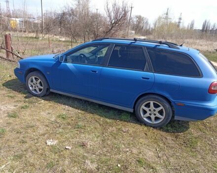 Синий Вольво В40, объемом двигателя 1.9 л и пробегом 303 тыс. км за 1900 $, фото 2 на Automoto.ua