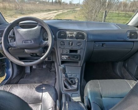 Синий Вольво В40, объемом двигателя 1.9 л и пробегом 303 тыс. км за 1900 $, фото 9 на Automoto.ua