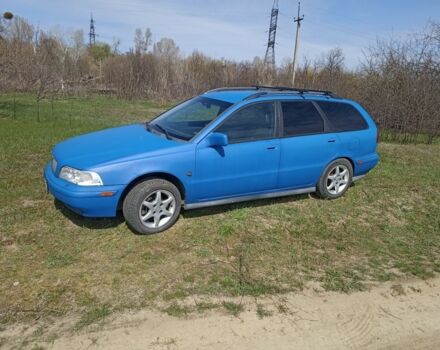 Синий Вольво В40, объемом двигателя 1.9 л и пробегом 303 тыс. км за 1900 $, фото 1 на Automoto.ua