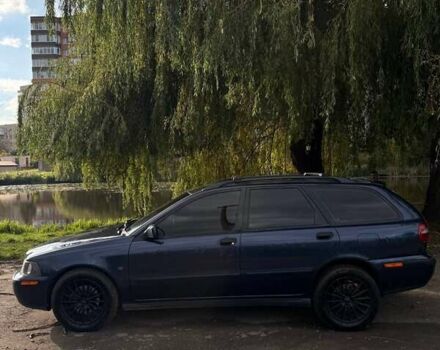 Вольво В40 2001 в Ровно на Automoto.ua Синий Вольво В40, объемом двигателя 1.95 л и пробегом 469 тыс. км за 4000 $, фото 2 на Automoto.ua