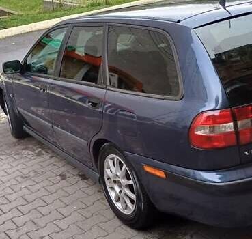 Вольво В40 2001 в Хмельницком на Automoto.ua Синий Вольво В40, объемом двигателя 1.87 л и пробегом 330 тыс. км за 3300 $, фото 1 на Automoto.ua