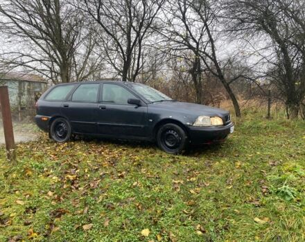 Синий Вольво В40, объемом двигателя 1.9 л и пробегом 380 тыс. км за 1450 $, фото 1 на Automoto.ua