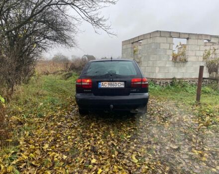 Синий Вольво В40, объемом двигателя 1.9 л и пробегом 380 тыс. км за 1450 $, фото 2 на Automoto.ua