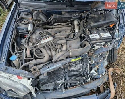 Синій Вольво V40, об'ємом двигуна 1.95 л та пробігом 230 тис. км за 950 $, фото 4 на Automoto.ua