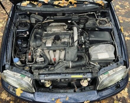 Вольво В40 2004 в Белой Церкве на Automoto.ua Синий Вольво В40, объемом двигателя 2 л и пробегом 100 тыс. км за 1600 $, фото 14 на Automoto.ua